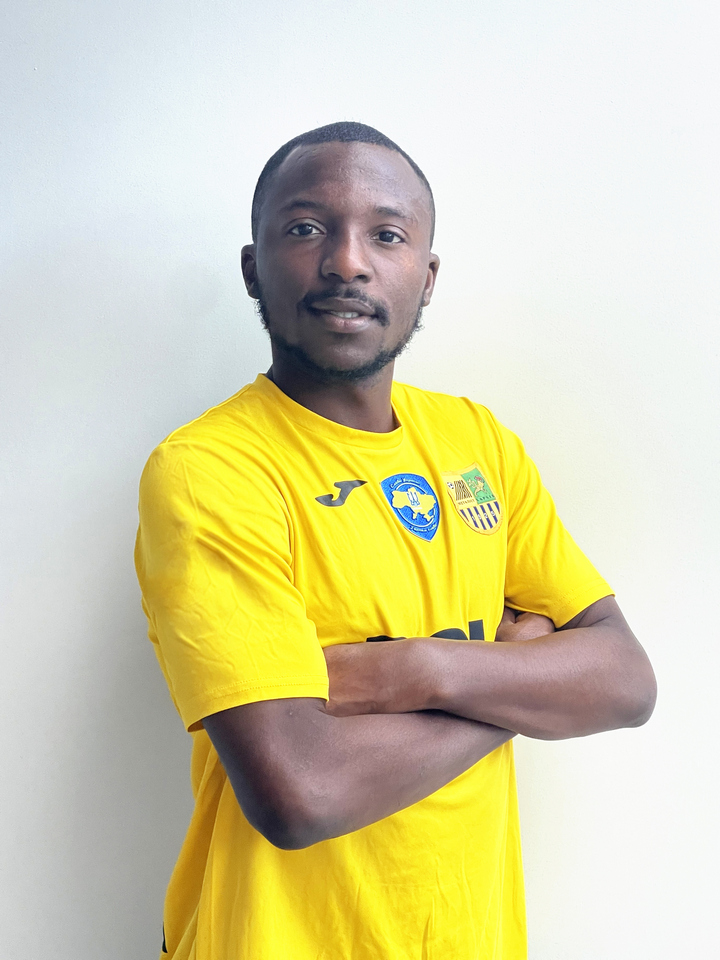 СІМОН ПАМБУ